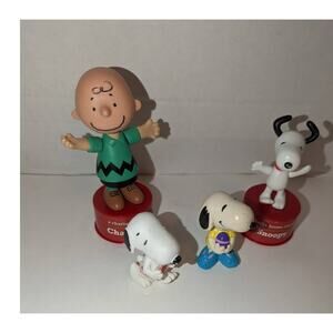 Lot 2 Charlie Brown Push Puppets 2 Snoopy PVC Valentines Day Figures Germany